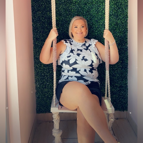 Meet your Posher, Michelle - Picture 1 of 3